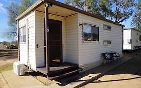 Narromine Rockwall Cabins And Caravan Park